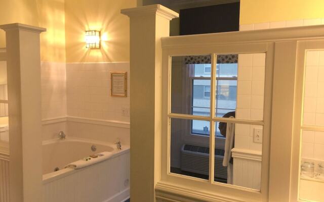 County Clare Irish Hotel & Pub