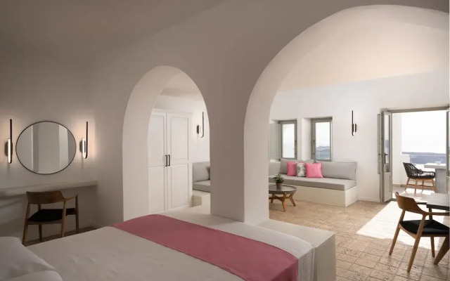 Adamis Majesty Suites