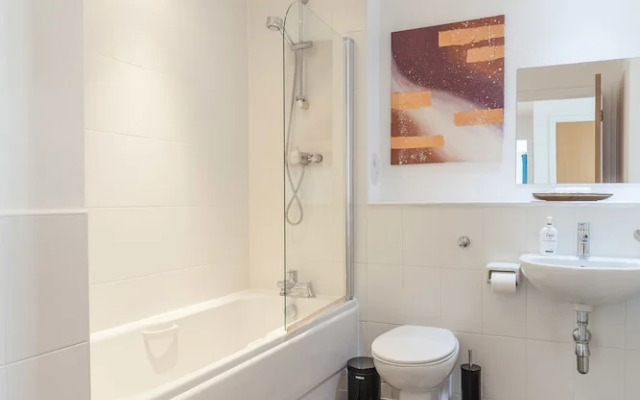 Stylish Garden View Apartment