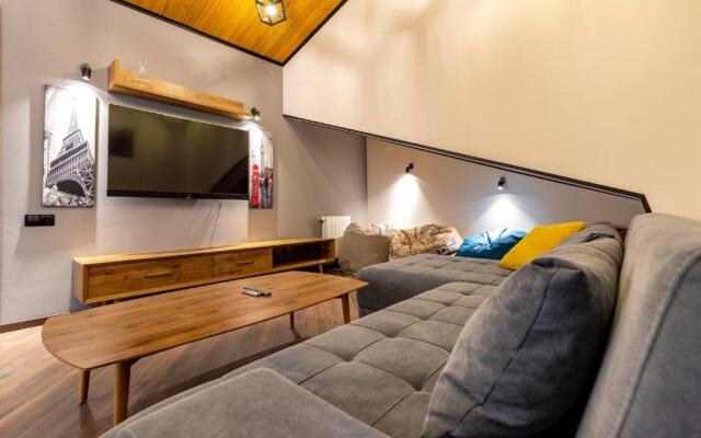 3BR apt w huge terrace & magnificent views