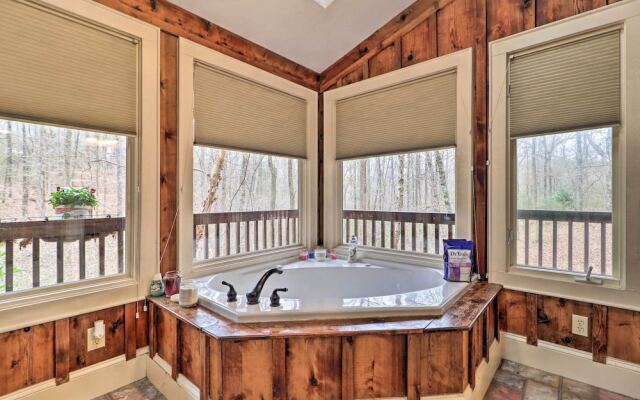 Cozy Conyers Cabin w/ Fireplace & Pool Table!