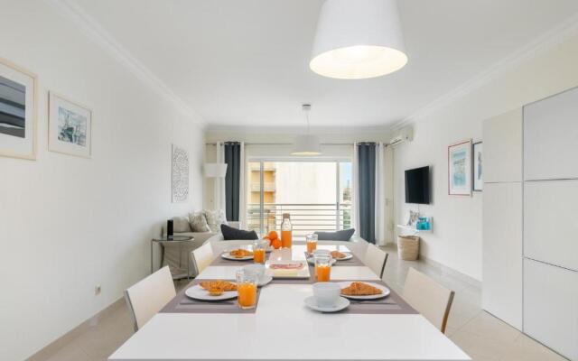 WHome Family Holidays w/ S-Pool, AC, Elevator & Garage