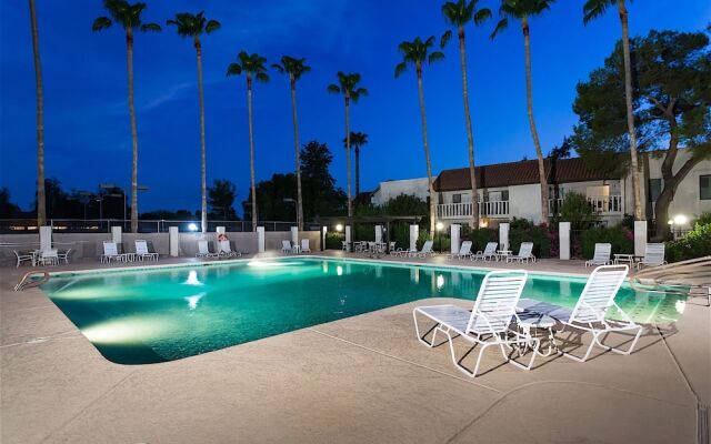 Royal Palm Condo 2 BR by Casago