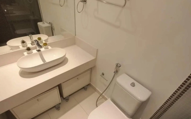 Condomínio de Luxo em Frente à Praia (novinho)