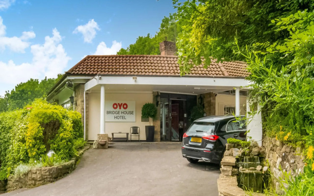 OYO The Bridge House Hotel