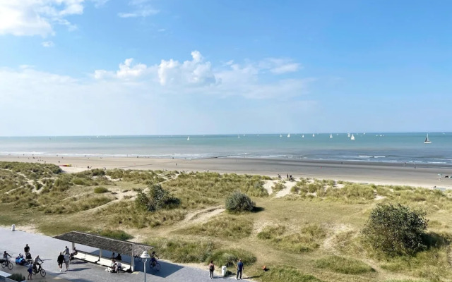 Apartment in Nieuwpoort by the Sea Wall