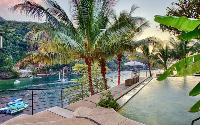 Elegant Suite With Beach View