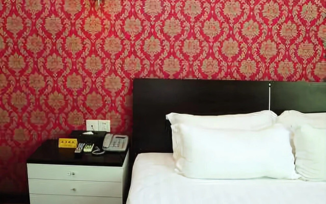 Yijia Holiday Hotel (Guangzhou Huadu Plaza subway station store)