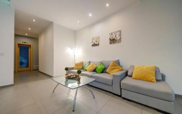 Sliema 2 Bedroom close to seafront