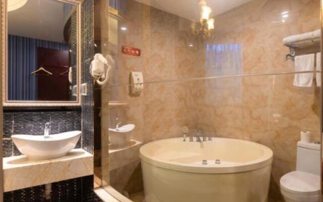 Home Inn (Nanjing South Railway Station Mingfa Plaza Metro Station)