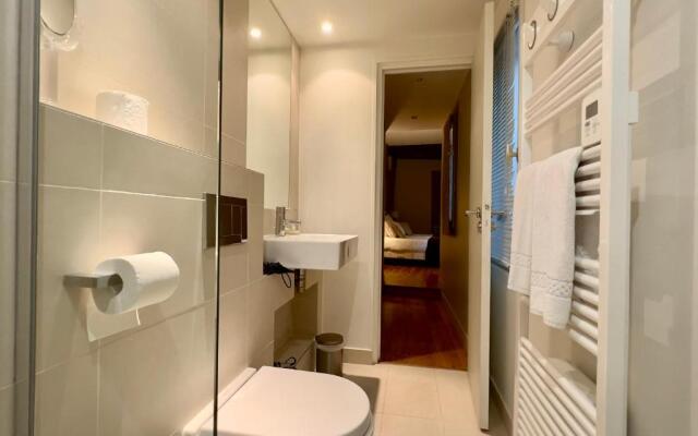 LOUVRESeine 1-minby Pad-à-Terre est '99 5 hotel standards