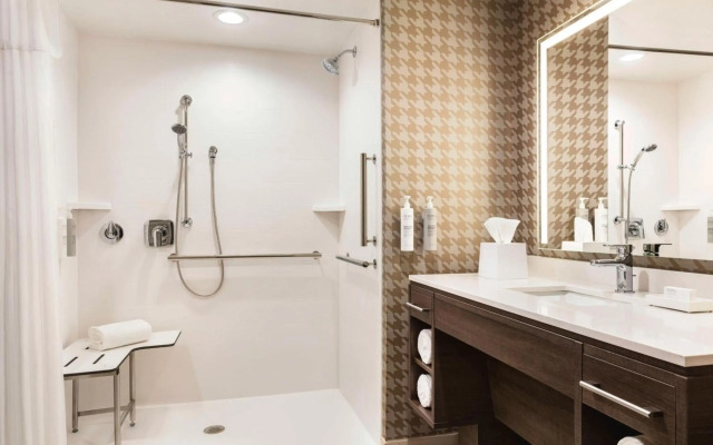Home2 Suites By Hilton Milwaukee West