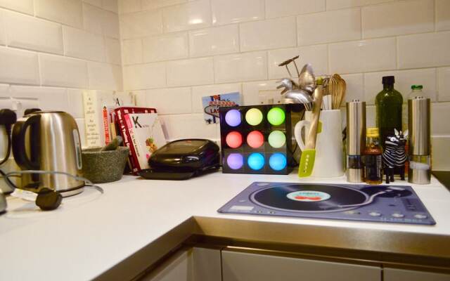 Modern 1 Bedroom Apartment off Leith Walk