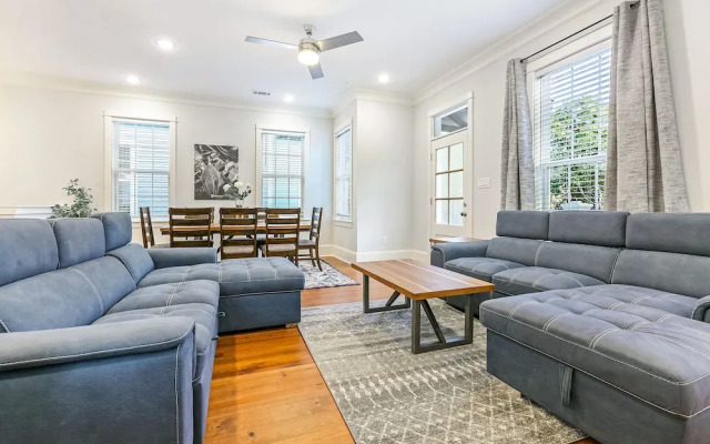 5 Bedroom Apartment near French Quarter by Hosteeva