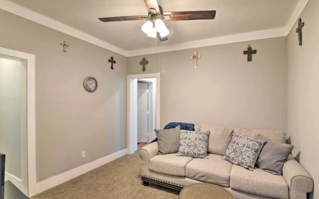 Convenient Apt w/ Golf Carts & Grill Access!