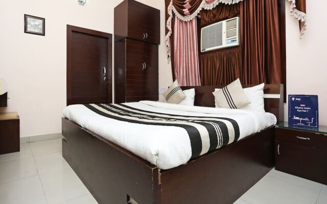 OYO 8672 Hotel Friends