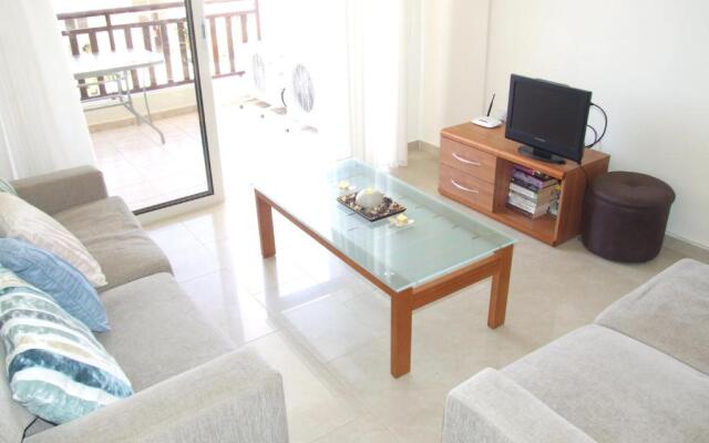 2 bedroom apartment E8 located pool level, sea view, FREE WIFI