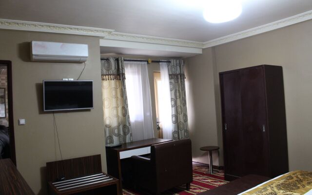 Mbayaville Hotel