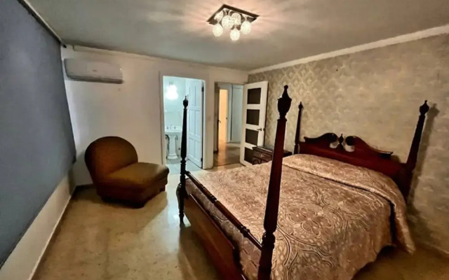 Spacious, Renovated, 2Hb in Style and With Pool