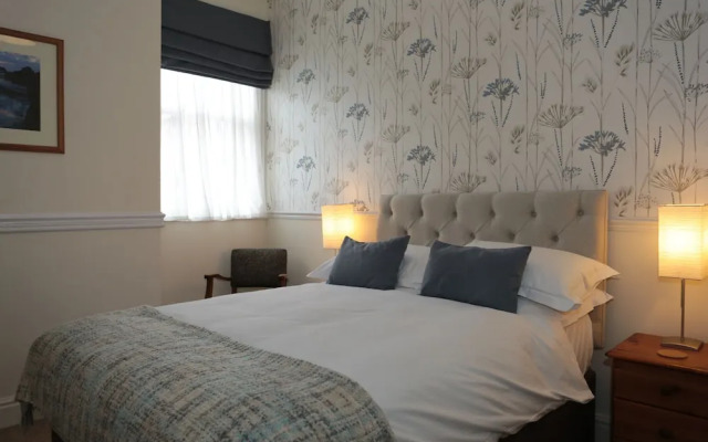 The Waves: Yorkshire Coast B&B