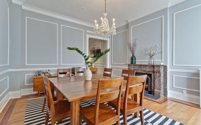 Spacious Chicago House near Oak Street Beach