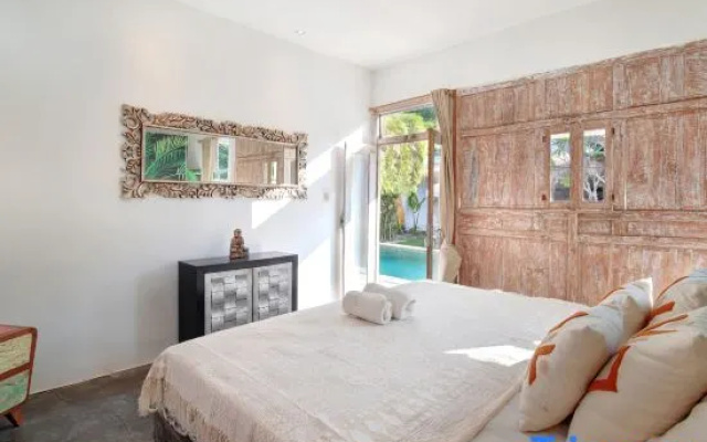 Affordable 4BR Villa | Seminyak-Canggu Border – Guest Rooms – Kerobokan Kelod