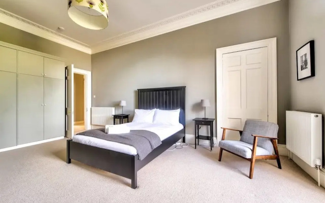 JOIVY Bright and Spacious 4-bedroom Apart in Stockbridge