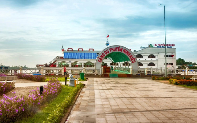 Ninh Kieu Riverside Hotel