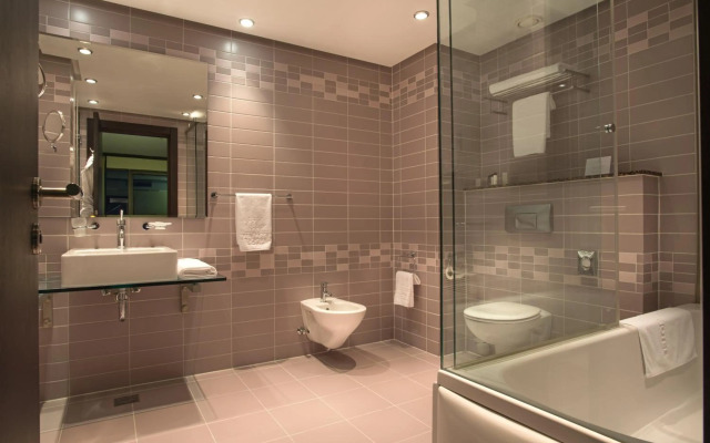 Rosslyn Central Park Hotel
