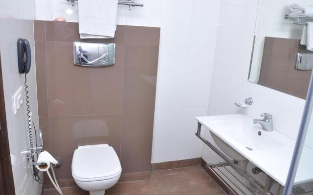 Hotel Jashn Inn near Apollo Hospital