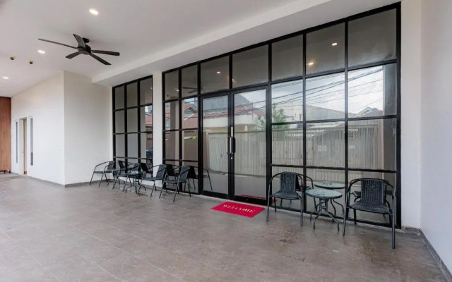 RedDoorz near Taman Palem