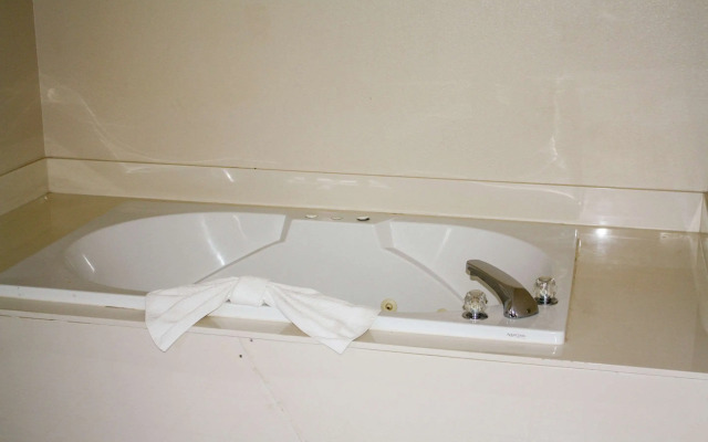 Quality Inn & Suites Wichita Falls I-44