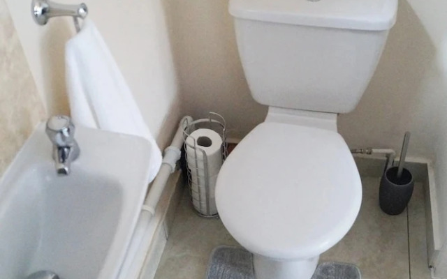 Ricky Road Guest House - Budget