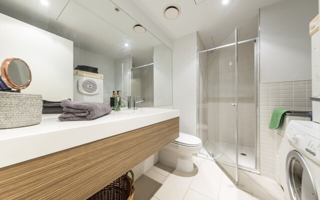 Luxury River Views Apartment