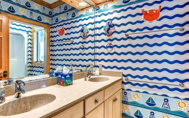 The Boat - 8 Br Home
