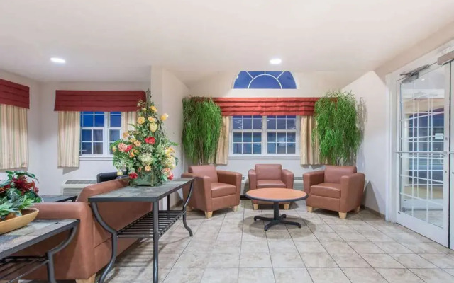 Microtel Inn & Suites By Wyndham Altus