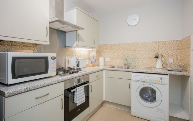 Modern 2 Bedroom Flat in Shadwell