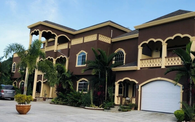 vacation villas runaway bay