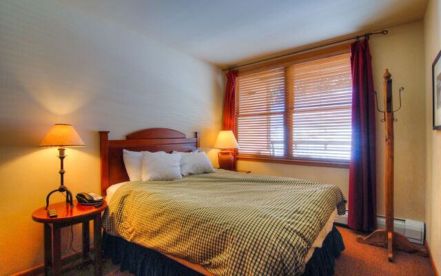 Zephyr Mountain Lodge