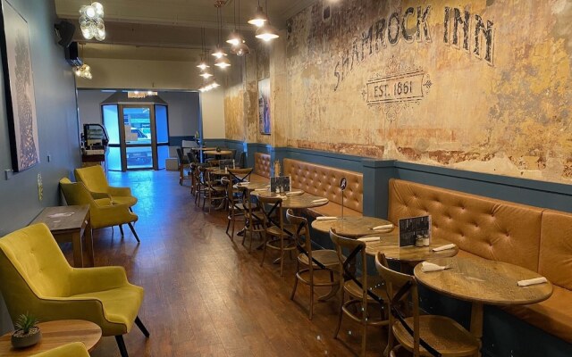 Australian Hotel Young