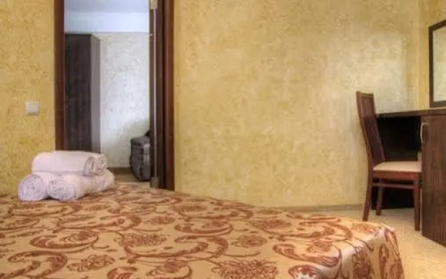 Vlada Hotel