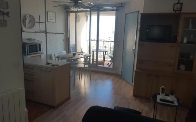 T2 sur le port avec parking