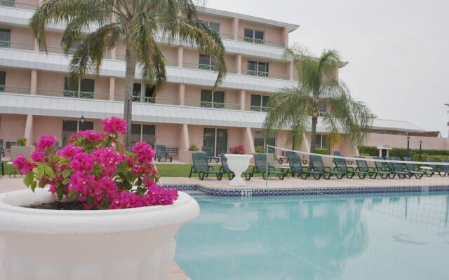 Castaways Resort & Suites