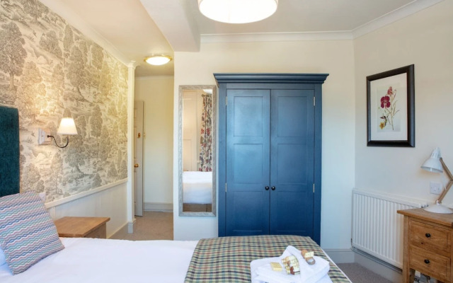 The Kings Arms Hotel - Inn