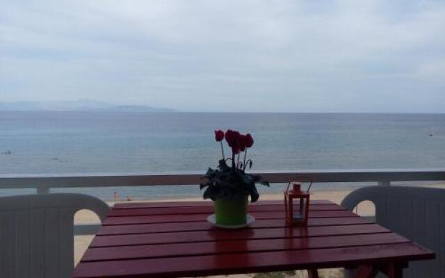 Apartment Michalis by the Sea