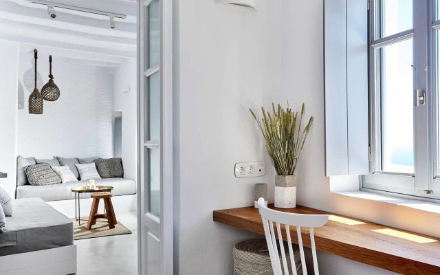 Living Theros Luxury Suites