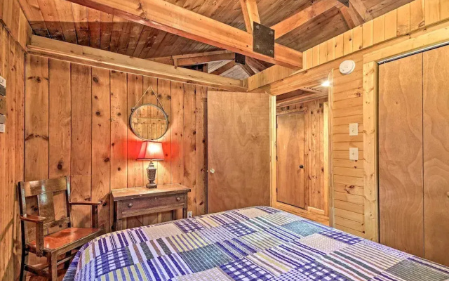 Secluded Stanardsville Cabin w/ 10 Acres & Hot Tub