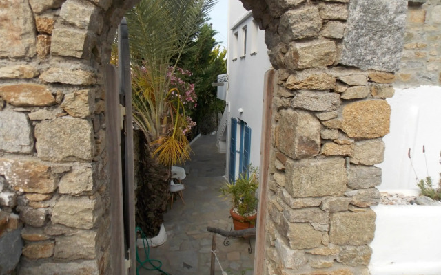 Studios and Suites Rania