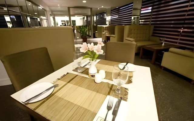 Hotel St Ellis