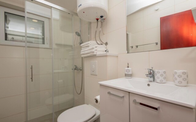 Amazing Apartment in Tucepi With 1 Bedrooms and Wifi